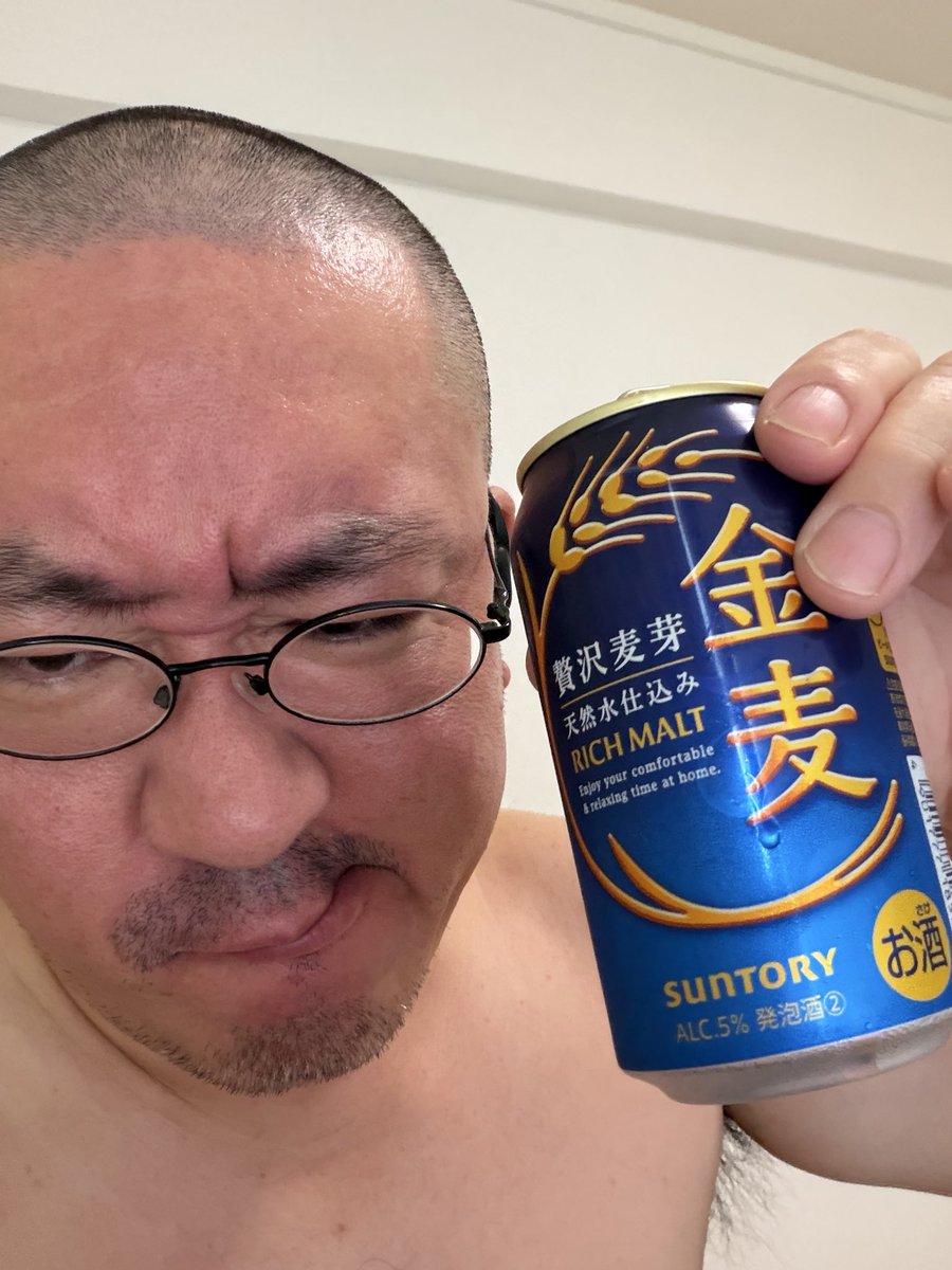 tomkun1728846's tweet photo. 今宵は朝から
掃除や洗濯や布団干しやら
色々家の事で疲れて
面倒くさいので
最初からマクドデリバる🚚
月見も飽きたので
マックポーク マックチキン
を２つずつにして
ポテナゲ大にした🍟🍔
さぁいくぜ https://t.co/iTRKaXLuoD