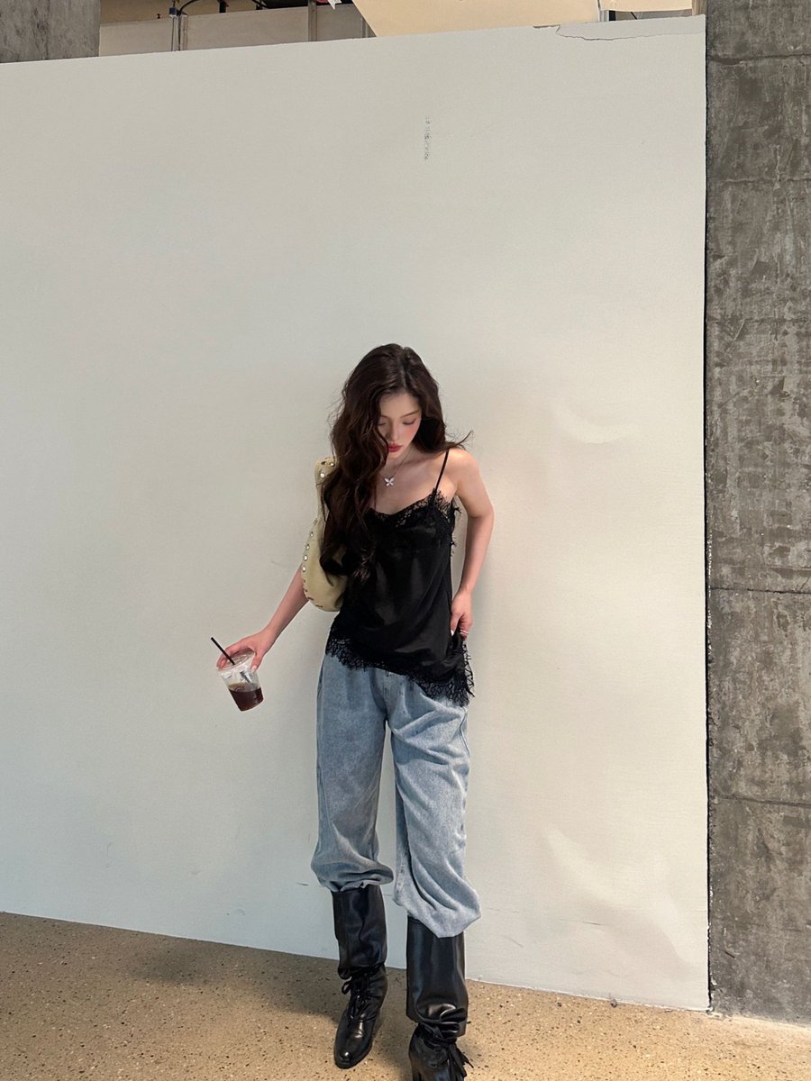 IrisVoss666's tweet photo. Freeze the moment and keep a sense of ease #humanportrait #casualshot #moment https://t.co/vGzVGhZfv4
