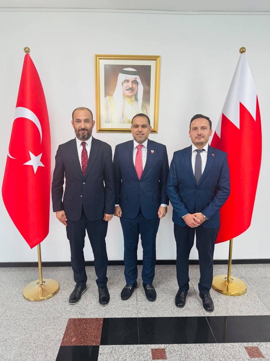 BahrainEmbTR's tweet photo. استقبل سعادة السفير بسام احمد مرزوق، سفير مملكة البحرين لدى الجمهورية التركية، السيد محمد بوزبيك، مدير فرع بنك البركة بأنقرة، وذلك في مقر السفارة بالعاصمة أنقرة.
 حيث تم خلال اللقاء بحث أطر التعاون المشترك. https://t.co/yWDP2GD1iL