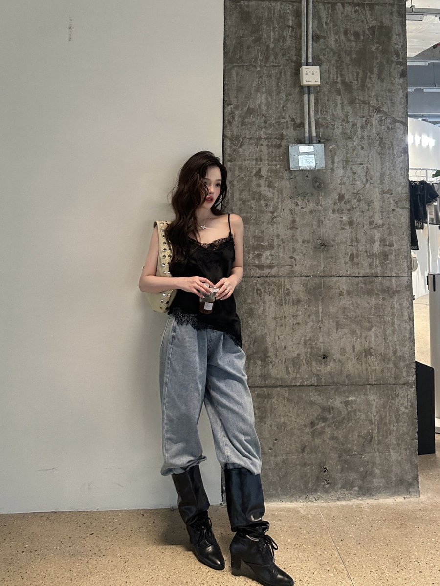 IrisVoss666's tweet photo. Freeze the moment and keep a sense of ease #humanportrait #casualshot #moment https://t.co/vGzVGhZfv4