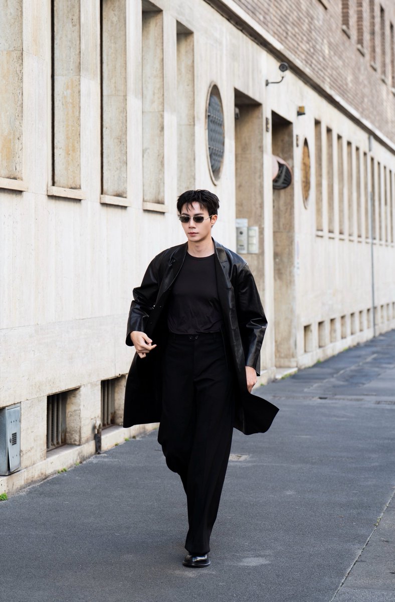 DomundiTV's tweet photo. ZEE PRUK IN JIL SANDER

Zee Pruk @zee_pruk embodies JIL SANDER’s signature aesthetic through a refined silhouette that balances clean lines, modern tailoring, and understated sophistication.

An effortless expression of elegance ahead of the JIL SANDER SS 2027 Show.

WATCH LIVE
🔗 : https://t.co/MiEl8zaX38

ZEE PRUK MFW 2027
#JILSANDERxZEEPRUK
#JILSANDER @jilsander 
#ZeePruk