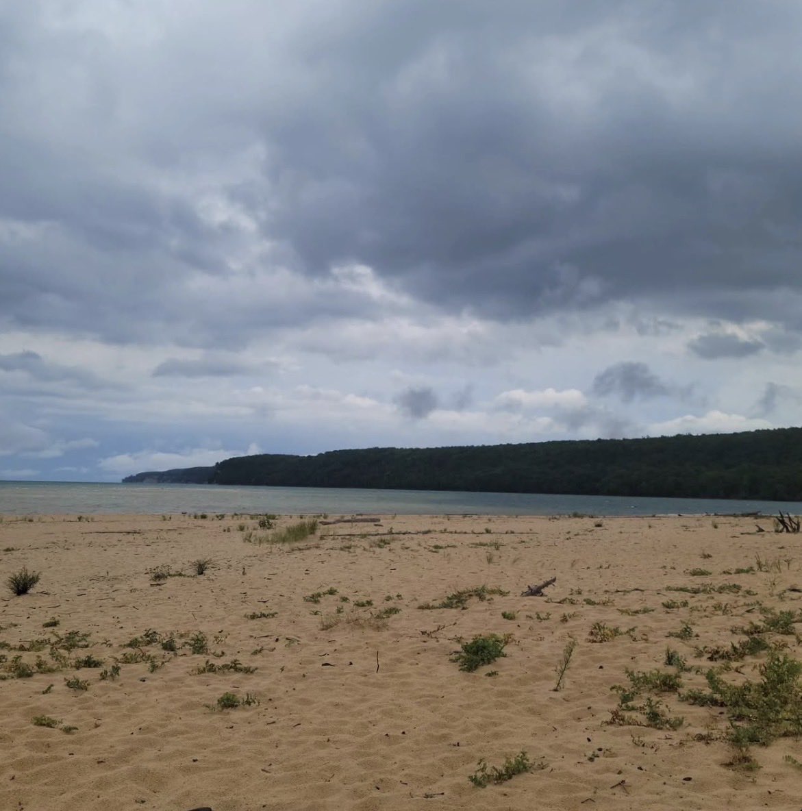 goetiarose's tweet photo. @xfriendlyneox i had to grab these photos from my private insta but there is a spot near muniseng michigan me and my boyfriend went to last year. it was surprisingly quiet, a bit further down there was a beach packed with people but almost no one was at the beach we found https://t.co/xwtrXHnrGp