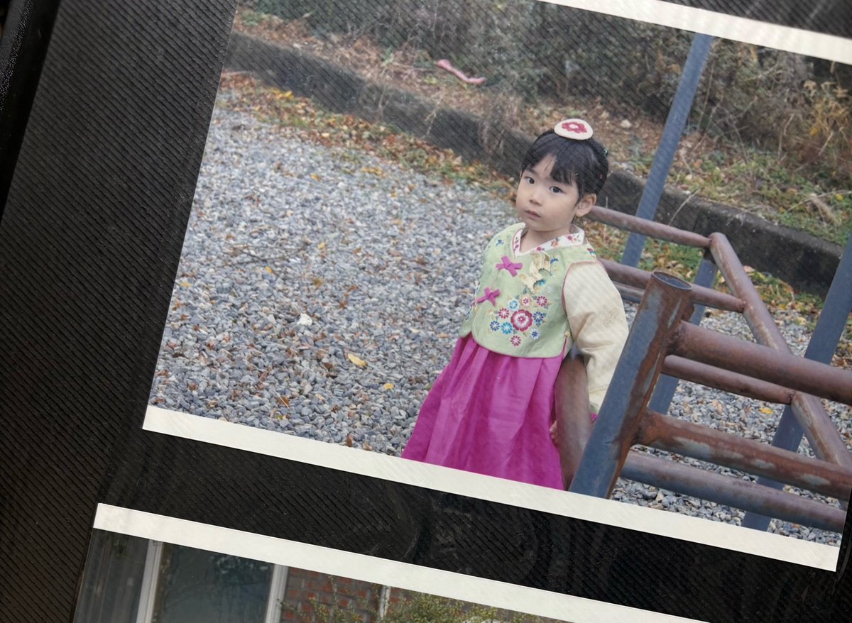 obdpopbase's tweet photo. 260923 #HYEJIN🍃 FANS update!

🍃: I brought a picture of Baby Hyejin as a Chuseok gift

🍃: I think this is a photo taken during the holidays when I was in kindergarten?!

#ChoiHyejin #조혜진 
#OURBIRTHDAY #OBD #아워벌스데이 https://t.co/ehTKsmja6T