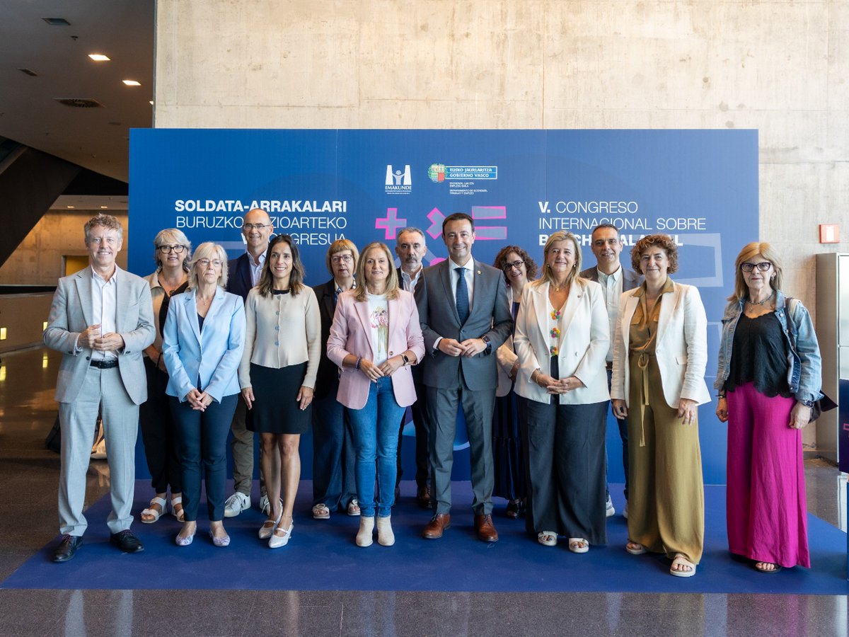 Ekonomia_ejgv's tweet photo. 📸 El V Congreso Internacional sobre #BrechaSalarial reúne en el @BEC_Bilbao a instituciones, personas expertas y profesionales para abordar los retos de la igualdad retributiva.

➕ #SumarParaIgualar
👉 https://t.co/aVGSMr83uM

#Euskadi #Trabajo #Empleo https://t.co/EYheZKN1W1