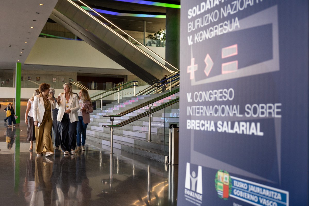 Ekonomia_ejgv's tweet photo. 📸 El V Congreso Internacional sobre #BrechaSalarial reúne en el @BEC_Bilbao a instituciones, personas expertas y profesionales para abordar los retos de la igualdad retributiva.

➕ #SumarParaIgualar
👉 https://t.co/aVGSMr83uM

#Euskadi #Trabajo #Empleo https://t.co/EYheZKN1W1