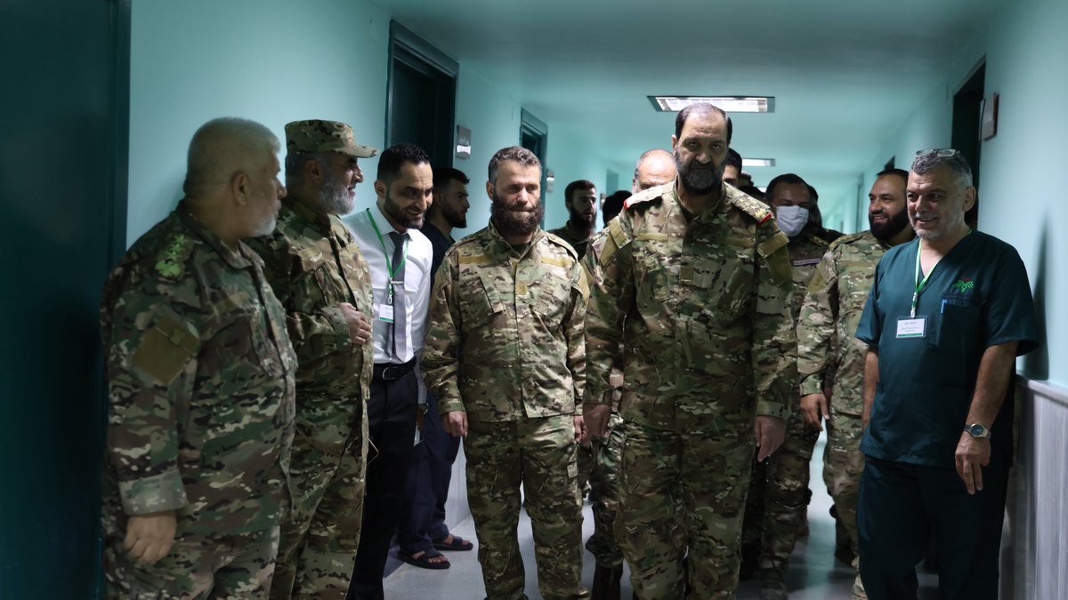 Sy_Defense's tweet photo. مع انطلاق العمل في مستشفى حمص العسكري، أجرى معاون وزير الدفاع للمنطقة الوسطى العميد الركن فضل الله الحجي، وعدد من الضباط، بحضور الكادر الطبي، جولة في أقسام المستشفى، اطلعوا على تجهيزاته والخدمات الطبية المقدمة فيه.

#الجمهورية_العربية_السورية
#وزارة_الدفاع https://t.co/QxZTm2zuzL