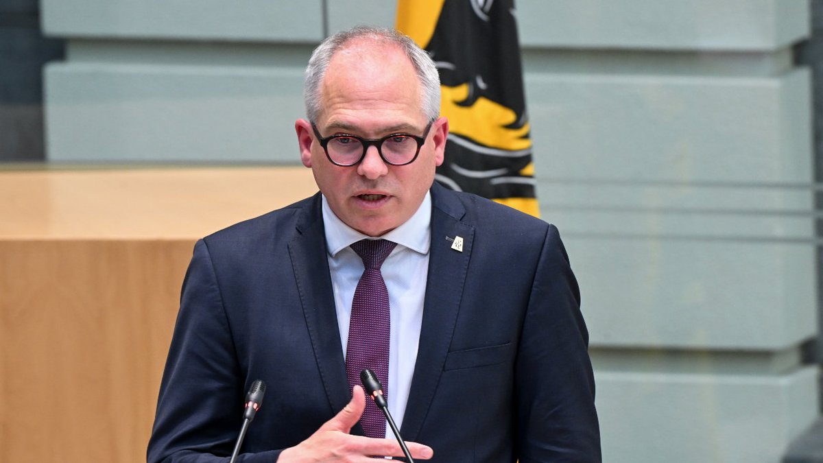 BAM_Wetstraat's tweet photo. Akkoord over besparing van 1,9 miljard binnen de Vlaamse regering is nog veraf: discussie over kinderbijslag en dienstencheques https://t.co/om4zXIoj0m #VlaamseRegering #Besparingen #Kinderbijslag #Dienstencheques #Begroting https://t.co/7X0e2YMjKc