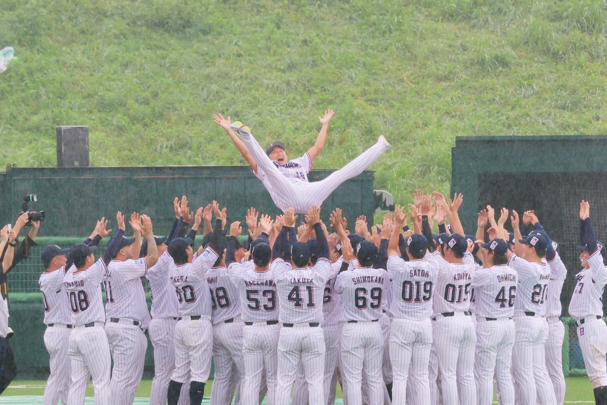 potechi_dd's tweet photo. セレモニーの後に石川さんを胴上げ🙌✨
まだまだ実感が湧かない🥲

2026.9.23 戸田球場 https://t.co/lLnSwSCJpM