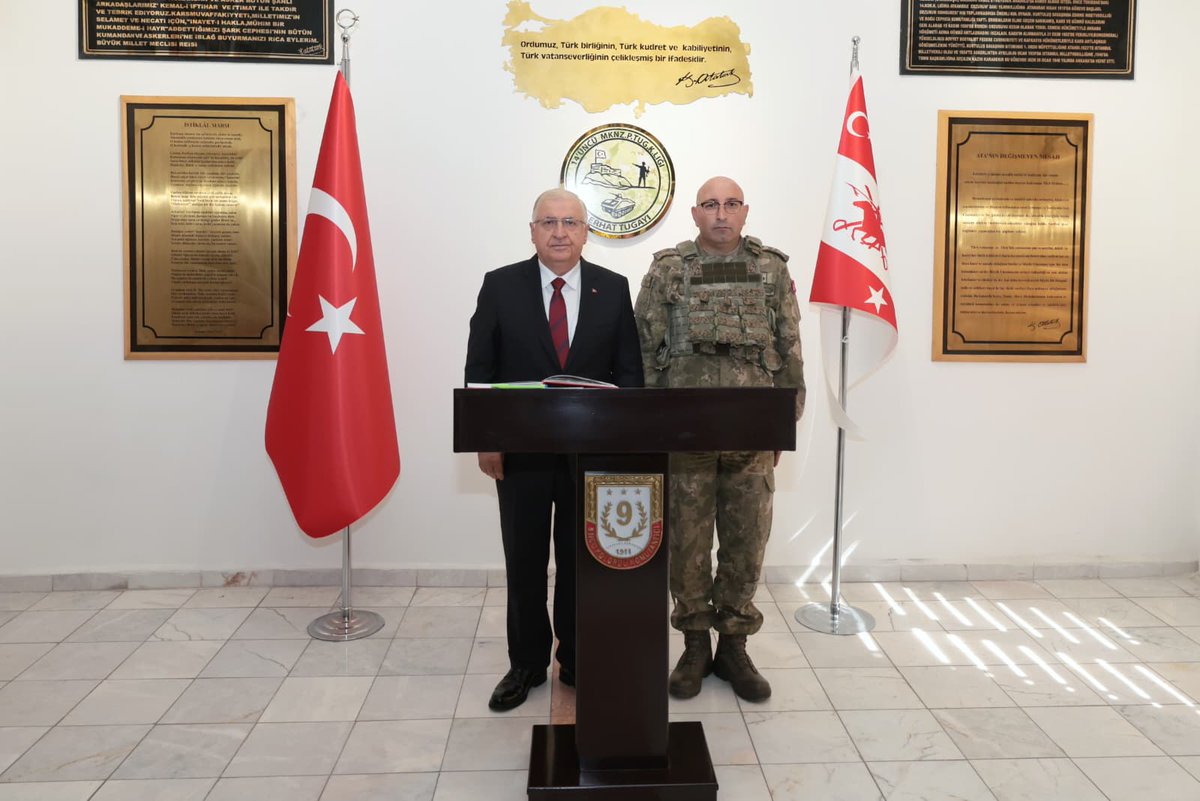 tcsavunma's tweet photo. Millî Savunma Bakanı Yaşar Güler, bir dizi program kapsamında beraberindeki Bakan Yardımcısı Salih Ayhan ile Kars’a gitti. 

Bakan Yaşar Güler ilk olarak 14’üncü Mekanize Piyade Tugay Komutanlığımızı ziyaret ederek inceleme ve denetlemelerde bulundu.

#MillîSavunmaBakanlığı
#YaşarGüler