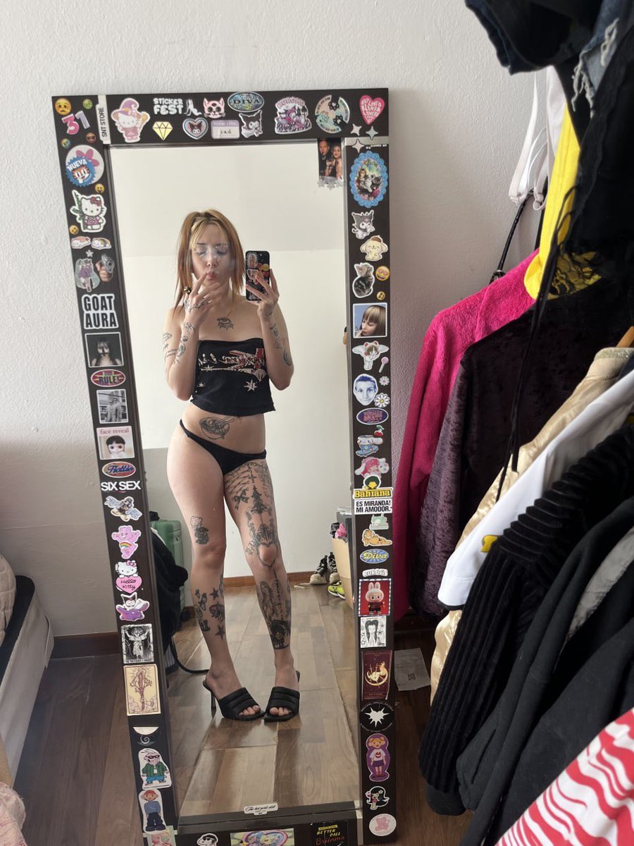 sweetvelorid's tweet photo. these heels sturdy than ur past rs https://t.co/nJIvMjJtfM