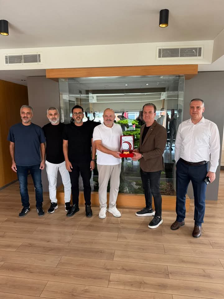 tkzlyantsube's tweet photo. Kızılay Antalya ailesi olarak, İl Başkanımız Sayın Tahir Özdaş, Başkan Yard. Buğra Baydar ve Ali Buğrul, Kan Merkezi Bölge Müd. Sayın Tufan Ertop ile birlikte, Esli Endüstriyel Su Arıtma Sistemleri ile kan bağışı alanındaki iş birliğimizi güçlendirmek adına bir araya geldik.🌙 https://t.co/t78ybcvOkc