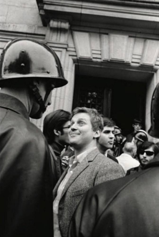 BoussardFr84098's tweet photo. Une pierre, deux coups (one stone, two birds) : 

Macron attaqué par Israël et ses supplétifs de la presse parisienne, à quelques semaines du rendez-vous du 17 octobre avec les gilets jaunes évoque la position du général De Gaulle avant mai 68 lorsqu'il avait critiqué l'entité mafio-sioniste lors de la conférence de novembre 1967. 
L'idée pour ceux qui planifient à court et moyen terme (J35) pourrait être de construire la narrative du renversement du jouet sexuel🥒de Brigitte Bronson (dont l'usure est désormais accablante), en démontrant en passant l'infiltration, l'incrustation cancéreuse de la mafia juive dans la société et la politique française. 
Questions à 2 shekels (ou shekalim pour nos aimables et attentifs lecteurs juifs) : le pédocriminel Cohn-Bendit aura-t-il un rôle dans cette nouvelle saga ? Prendra-t-il finalement le coup de matraque qui lui était destiné en 68 ? Questions entêtantes en forme de gros teaser...🐸😋