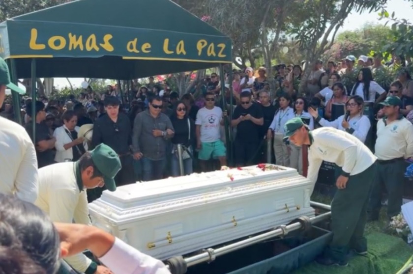 informanteperu's tweet photo. Áncash: sepultan a candidata regional Susy Aponte Polo en Nuevo Chimbote https://t.co/Lkr39kuP2L https://t.co/aAfj1ZZgkP