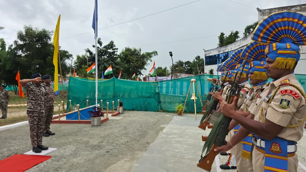 crpfindia's tweet photo. Continuing his visit to Manipur on Day 2, DG @crpfindia Shri @gpsinghips visited 8 Bn in Bishnupur, where he was presented a Guard of Honour.
​He also reviewed an impressive demonstration by the K9 unit from the CRPF's newly established K9 training centre in Manipur —a key boost for operational capability on the ground.

#NationFirst
#Vandematram150 
#MissionNaxalMuktBharat2026
@gpsinghips
@northeast_zone
@mnp_2018