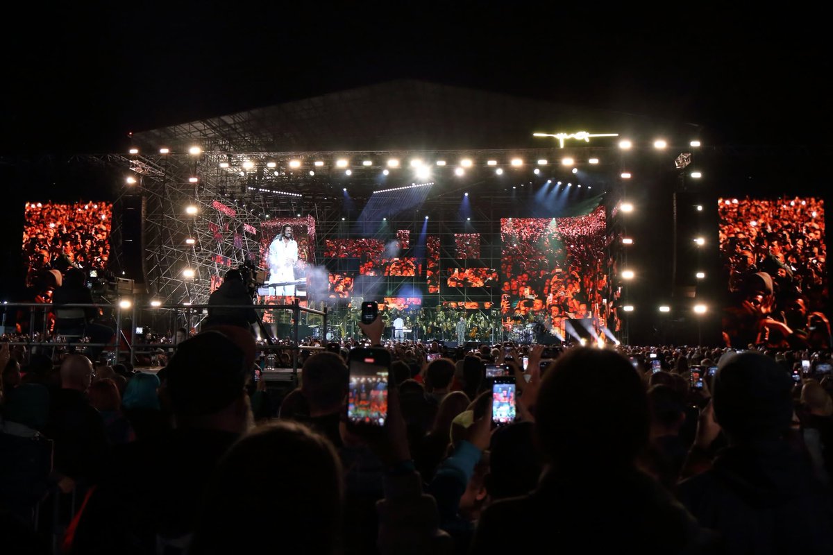 YESTECH_LED's tweet photo. Nearly 200 sqm of MT II created the entire stage at Bemowo Airport, bringing a clean and immersive visual experience to the show.Built for flexible stage applications, MT II combines 50%+ transparency, a magnesium-alloy dual-frame structure and  one-person operation. https://t.co/XH5ceAKYtW