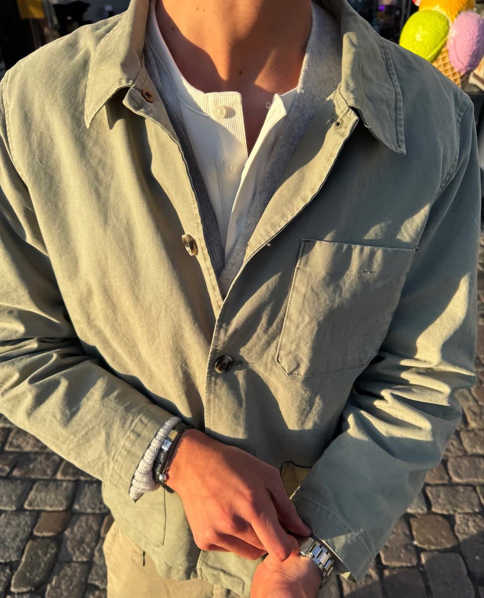alecttrona's tweet photo. Wake up babe it’s, officially, chore jacket season https://t.co/oqS6HvfCaI