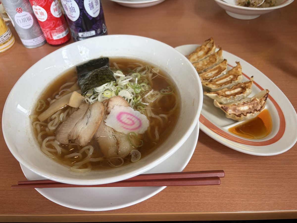 opera22424's tweet photo. 本日のお昼は久しぶりに幸楽苑へ
中華そば大盛りと餃子です。安定の美味しさ😄
配当復活したので来年の3月末までに買い戻しますね😊

#幸楽苑
#株クラの輪を拡げよう https://t.co/cqrODy83jf