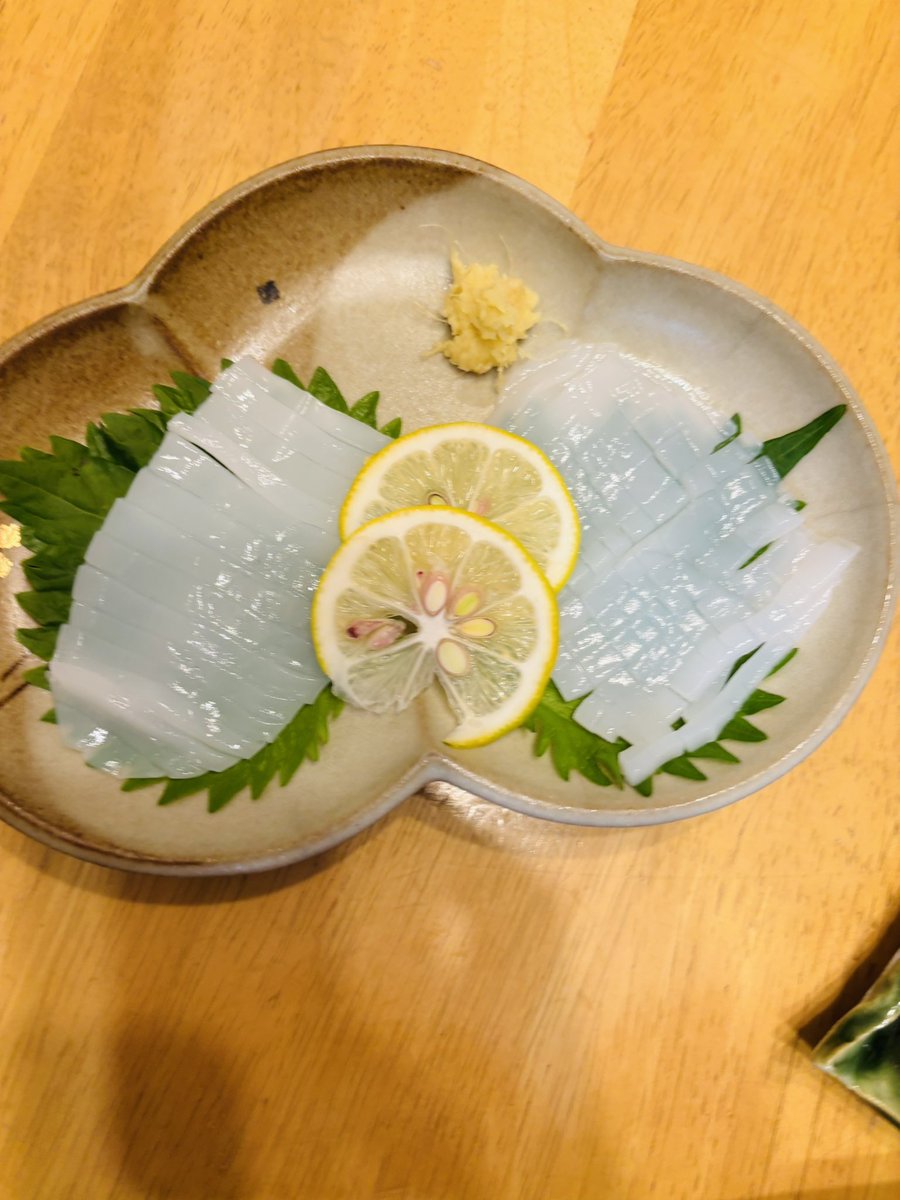 koyuki_official's tweet photo. 親が釣ってきたイナダとアオリイカ捌いた🤤 https://t.co/Tuf8vs3LKZ