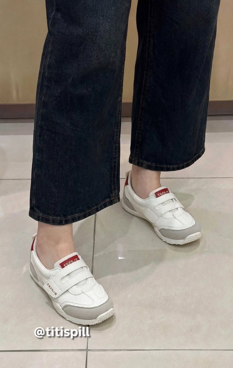 titispilll's tweet photo. KENALAN DULU DONG SAMA SEPATU ANDALAN AKUU 😘👇
Solnya empuk banget dan modelnya cuakep. Minimal kalian harus punya salah satu dirumah. ✌ https://t.co/xaQXqaPTat