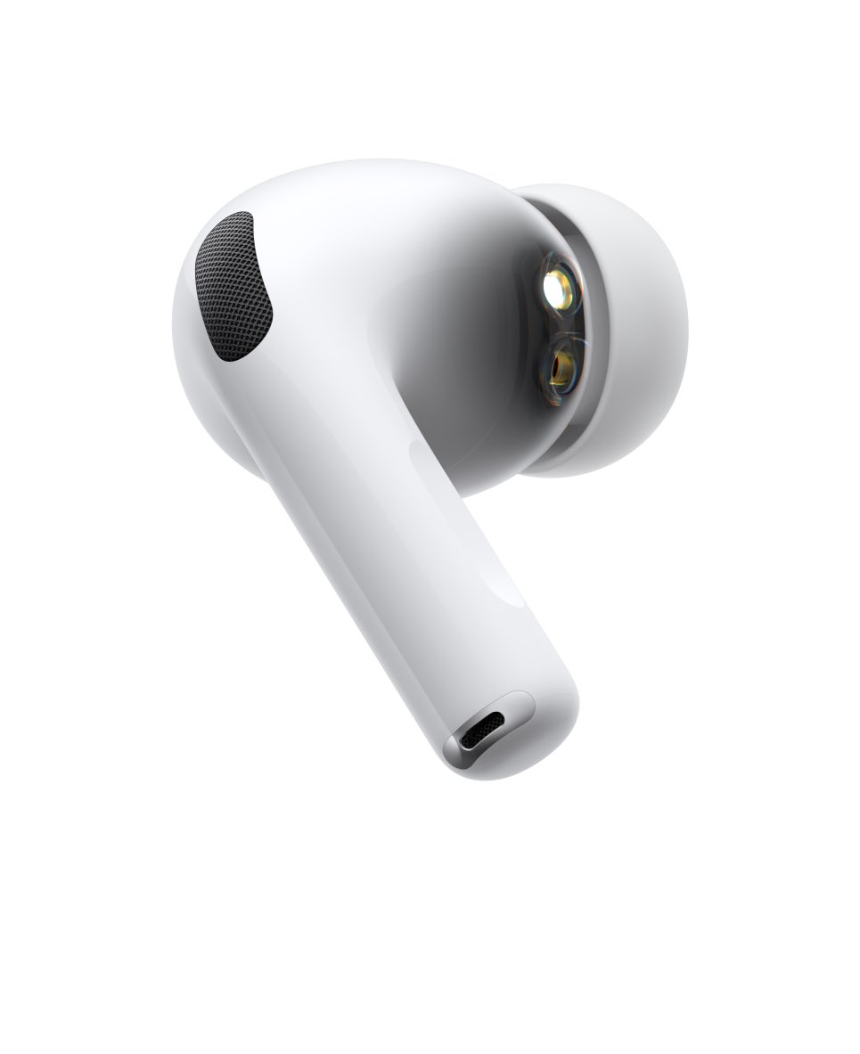 Digitalfusionyt's tweet photo. @bighugetime @bugzapper8 @TheWyteRabbit1 AirPods Pro 3 doesn’t have an electrode array in the ear tips, this isn’t used on any current AirPods. The AirPods Pro 3 has a heart rate sensor integrated into the body of the earbud itself. https://t.co/Pj7DAjBklb