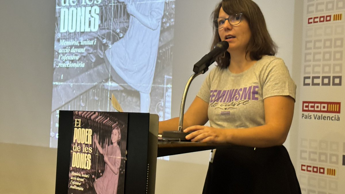 ccoopv's tweet photo. 🟣 XVII #EscolaDones @ccoopv 'Memòria, Unitat i Acció davant l’ofensiva reaccionària.
 🎙 @emparpm reivindica el feminisme de classe per a transformar les condicions laborals. «Davant els discursos d'odi tenim organització, capacitat i aliances per a  defensar els nostres drets». https://t.co/TfQauC9Lo0