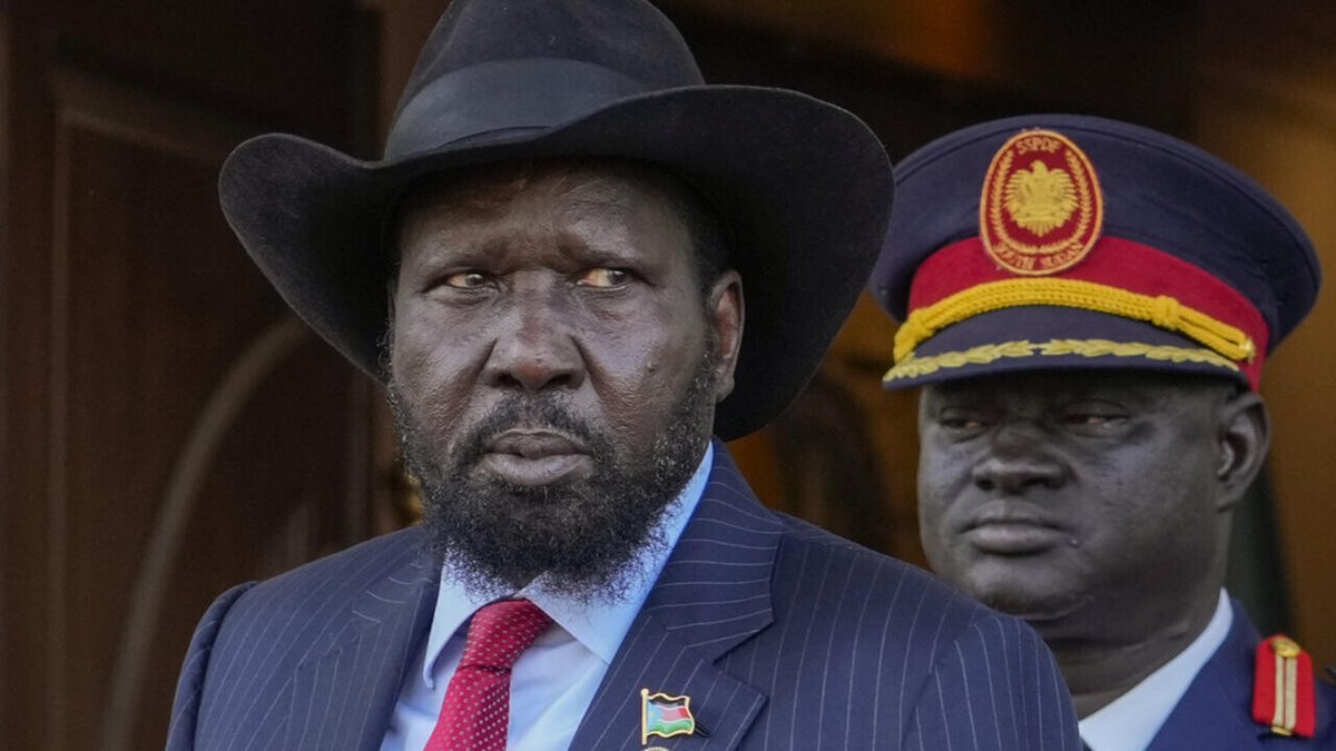 RFI's tweet photo. Soudan du Sud: Salva Kiir dissout le gouvernement, le vice-président définitivement démis de ses fonctions
➡️ https://t.co/WqAhZzvLkx https://t.co/mPxnjvHAkv