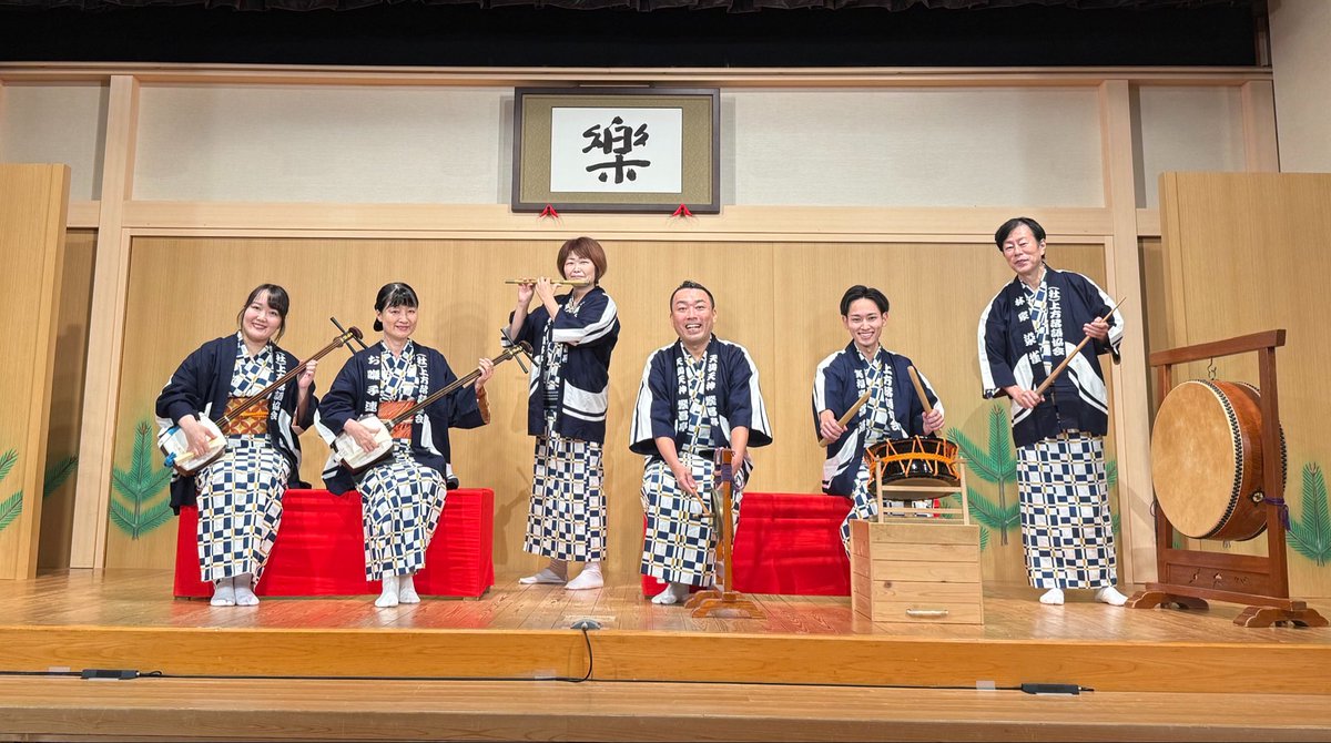 s_tencho25's tweet photo. 繁昌亭20周年特別公演千秋楽⭐️

本日のしころメンバー
にこやか😍

なつかし⁉️の漫才😊
笑福亭松喬さん桂佐ん吉さん
オレンジのネクタイが決めて👍
めっちゃくちゃ笑った❤️

#繁昌亭　#落語
#松旭斎天蝶　#浮かれの蝶
#感謝 https://t.co/ORCFqzhrOv