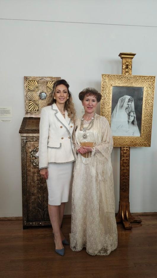 LuciaSava1's tweet photo. 100 years after Queen Marie’s historic visit to t/US, we celebrated at Maryhill Museum of Art a legacy that connects🇷🇴&amp;🇺🇸.
On t/occasion, @eugen_tomac presented t/Order of Cultural Merit to Maryhill Museum recognizing its contribution to preserving&amp;promoting RO cultural heritage. https://t.co/S8z2Q8Gtff