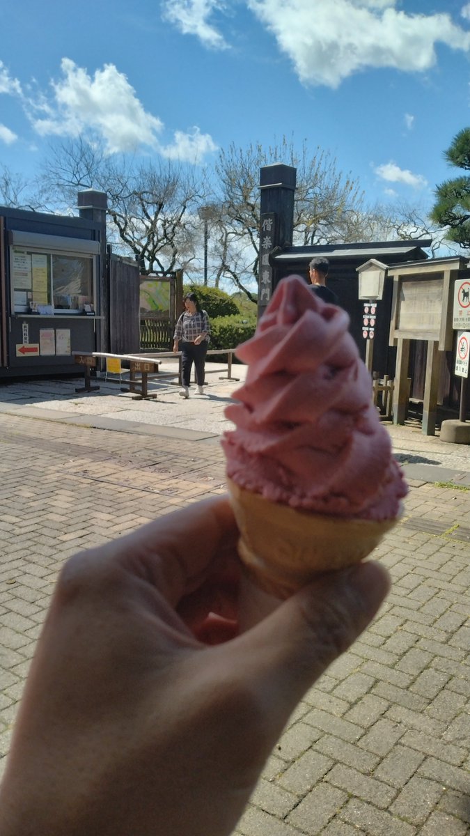 Shikuu_K's tweet photo. Visiting to Kairakuen Garden in Mito City, Ibaraki Prefecture, I stopped at Mito Kōmon Chaya on my way back and enjoyed plum soft serve ice cream and plum daifuku.
Kitashirakawa Digital Exploring Office - Kitchen garden, Running/Marathon, Python etc.: S... https://t.co/ZrID7eAH4u https://t.co/OeWc1c3ygg