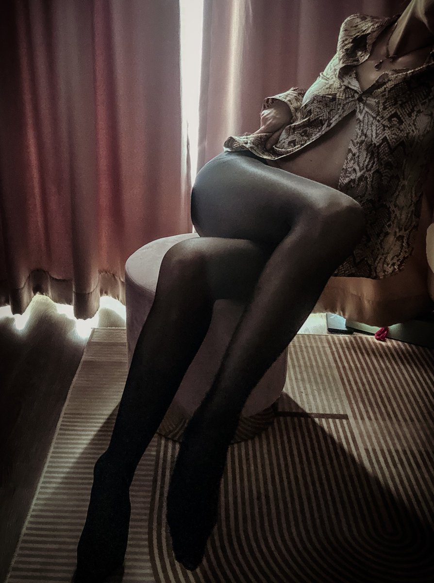 Princess_Siona's tweet photo. 🖤

#nylonfetısh #footfetısh https://t.co/MR49BTVNyC