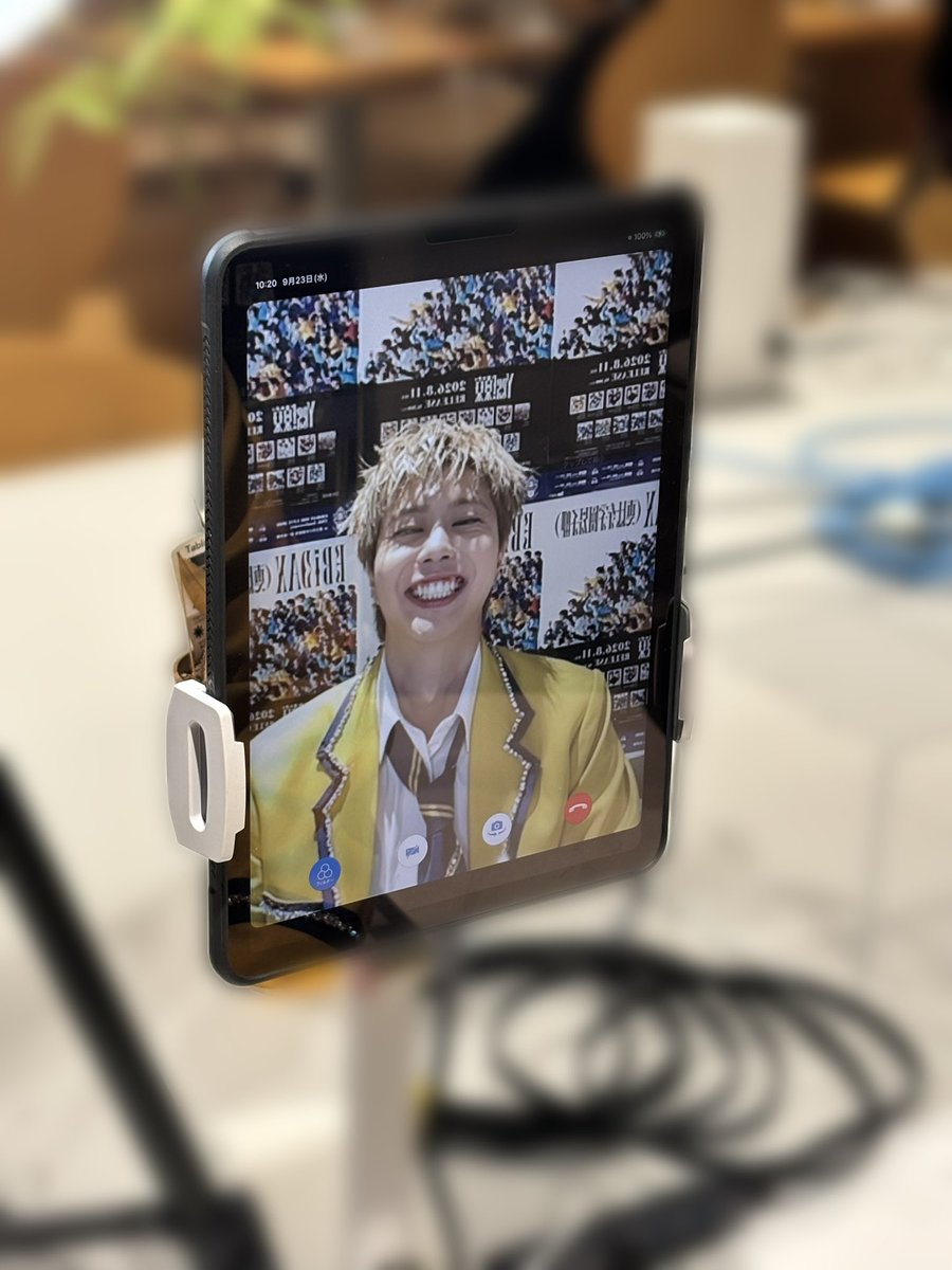 buddiis's tweet photo. 本日のオフショット

📸オンライントーク開始前のメンバーたちPart.1💻 https://t.co/9poImtX7qp