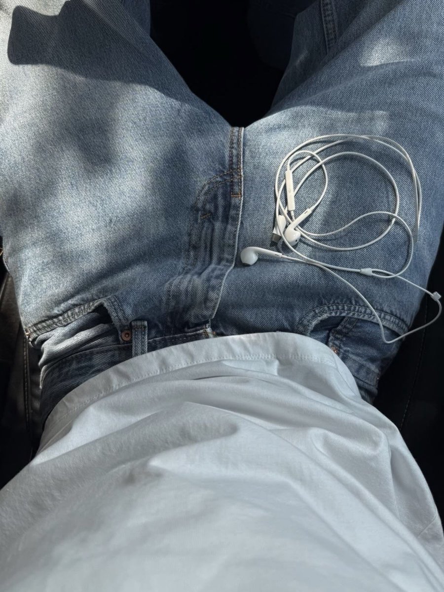 wtfay0's tweet photo. earpiece>> https://t.co/mFUch4Hm7o