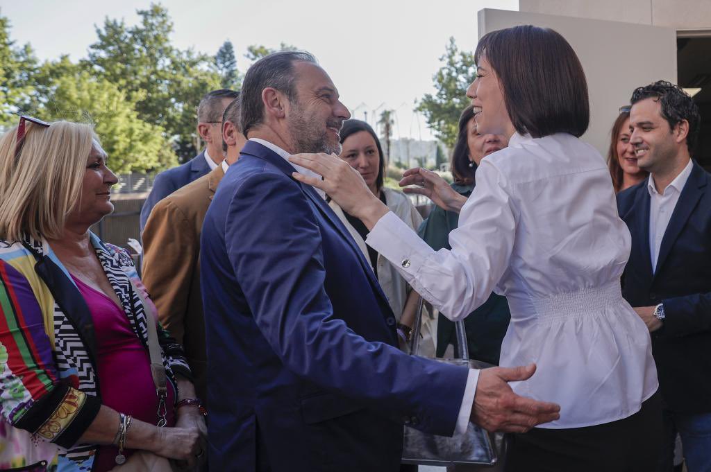 maarioderueda's tweet photo. 🔴El PSOE valenciano, cuna política de Ábalos, que elegía mujeres por catálogo, pide abolir la constitución.

Recordemos que Morant, líder del PSPV, colocó a Ábalos como su número 2 para las elecciones hace 3 años.

El PSOE venía a acabar “con la corrupción” y la prostitución😂👇🏻 https://t.co/woqdo42xr1