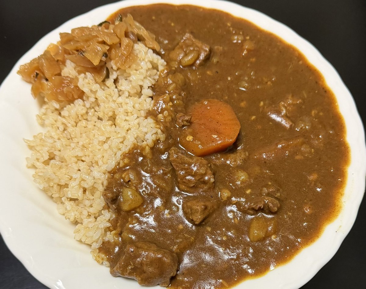 kouFire2468's tweet photo. 新宿中村屋のカリールウで作ったー\( ˆoˆ )/
#晩御飯 #カレーライス #新宿中村屋 https://t.co/YdxlQLKbXs