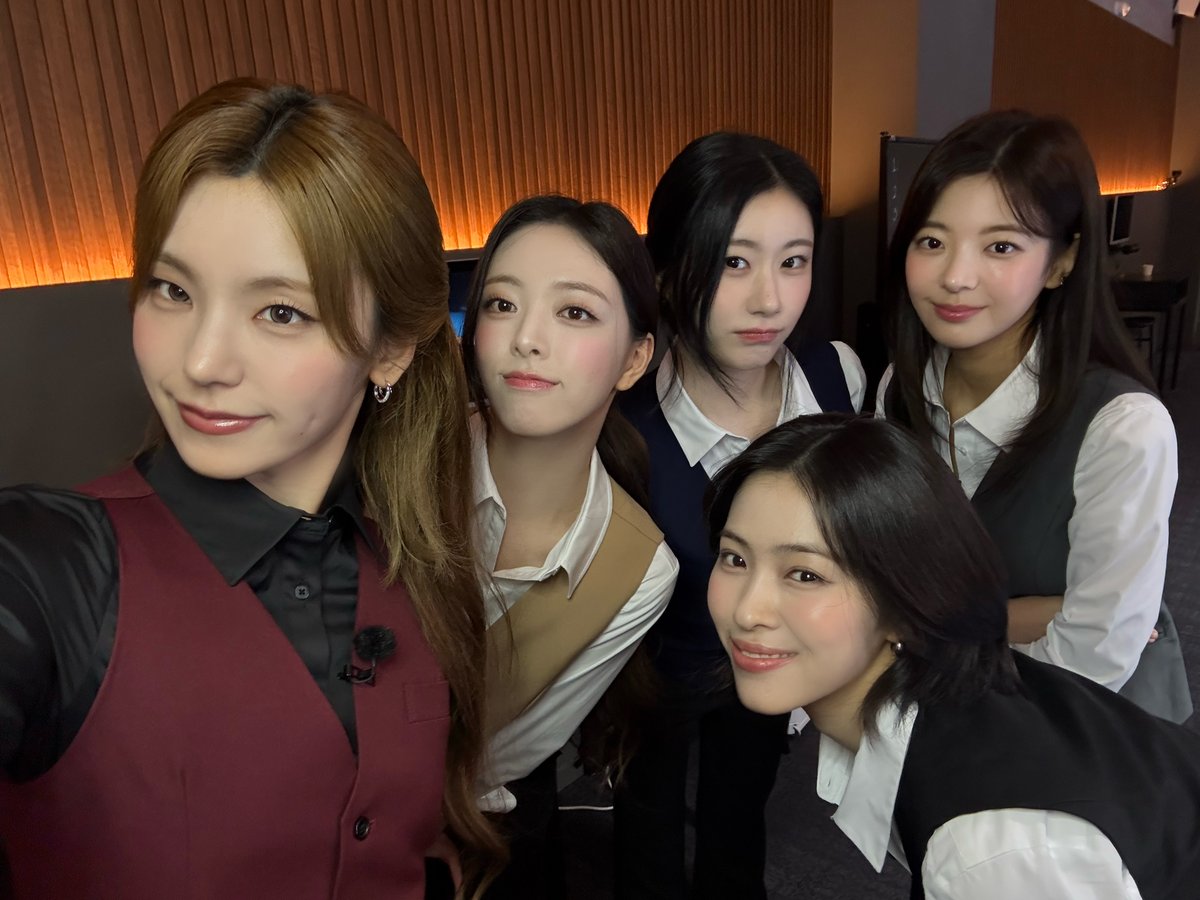 ITZYofficial tweet picture