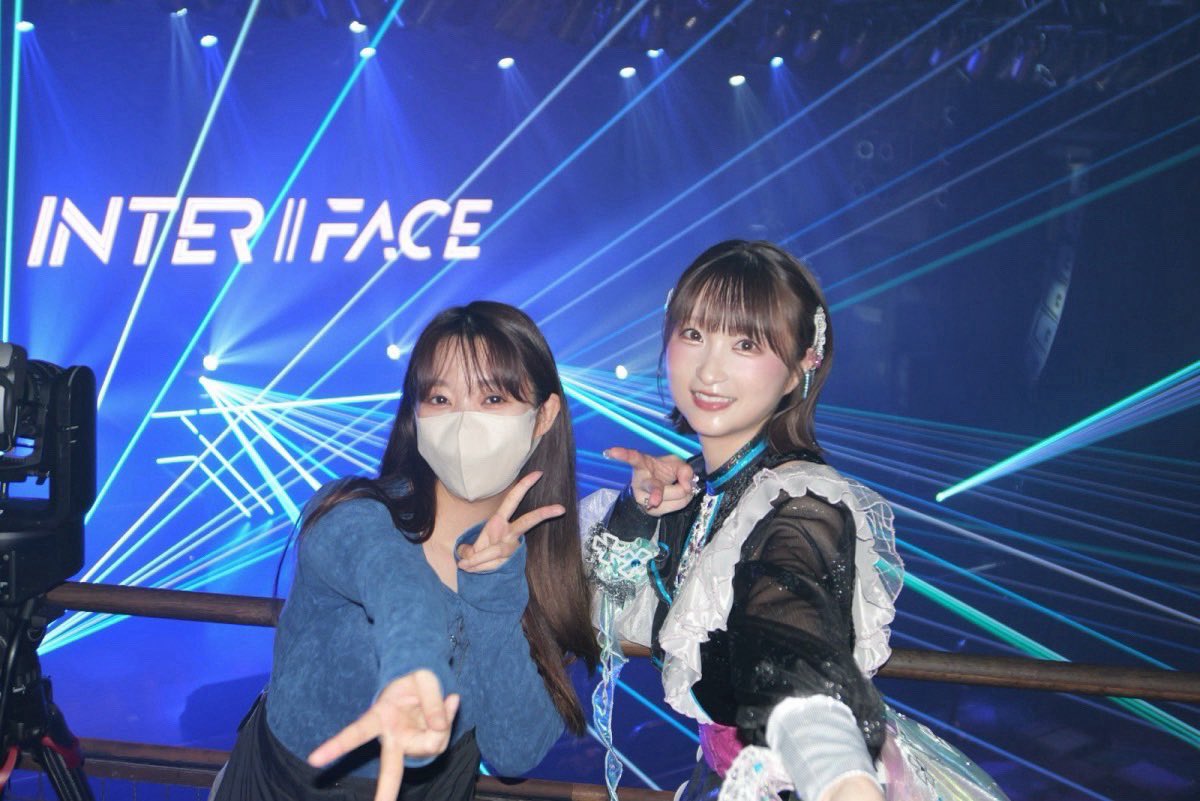 kaayaataaaan's tweet photo. 先日『KARAKURI 2nd Live「INTER//FACE」』1部に行きました！
秋奈ちゃん歌が上手すぎることは知ってたけど改めて本当に凄くて感動した🥹
トークも面白くて天才でした🍓
素敵な時間をありがとう🤦‍♀️💗 https://t.co/a2C23YnS1n