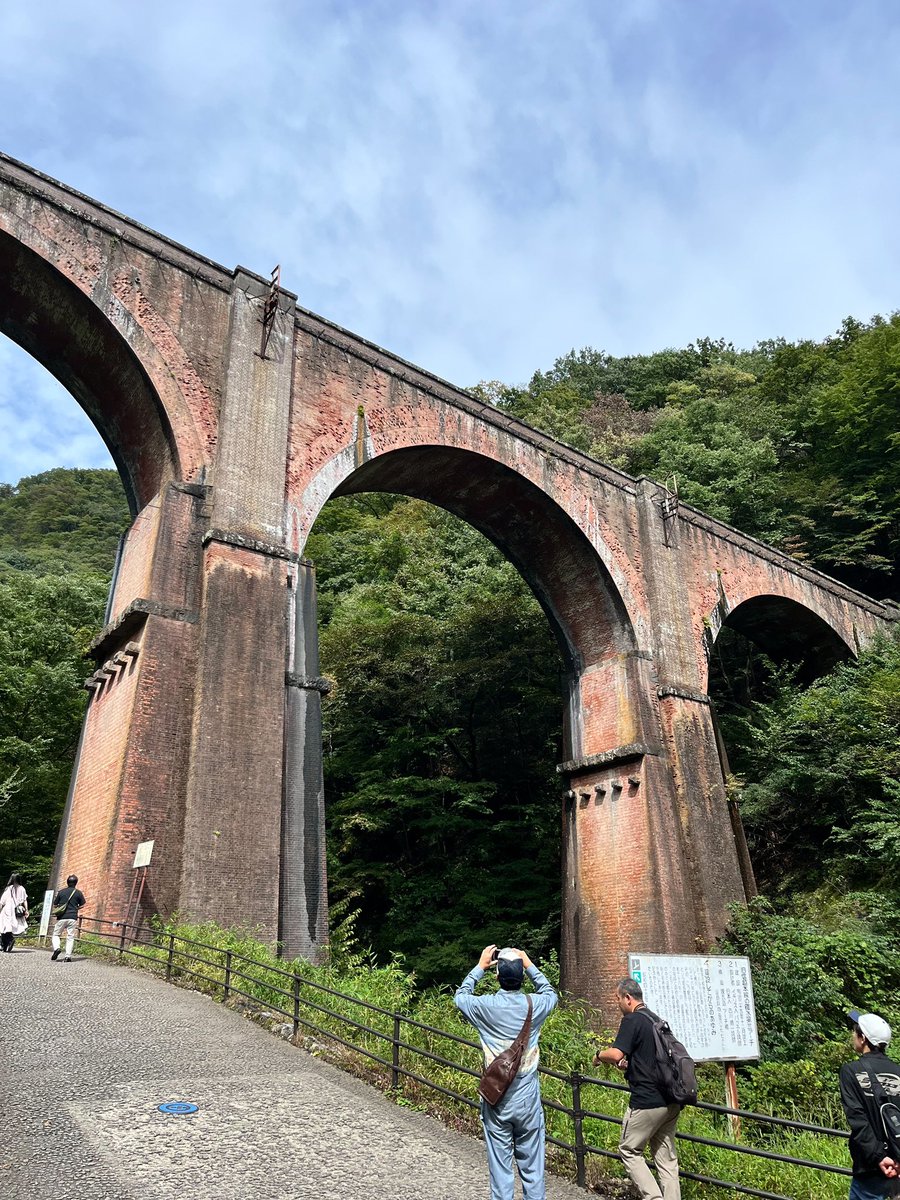 narinaryo's tweet photo. #万座温泉 #ぐんまー #観光 9/19🏍️
🚶#万座湯畑 #牛池 →#万座しぜん情報館 #万座空吹 ♨️→#万座ハイウェー #嬬恋牧場 #愛妻の鐘 🔔→#白糸ハイランドウェイト #白糸の滝 →#ミカドコーヒー #軽井沢旧道店 ☕️🍦→#めがね橋 #碓氷第三橋梁 🚂→#高坂SA #Kukuru 🌭🥯 https://t.co/l943b4tnyM