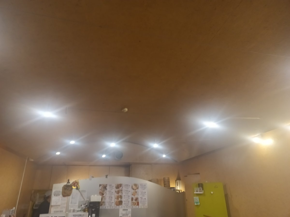 DukeT_3000's tweet photo. 知る人ぞ知る倉俣史朗デザインのEmons Cafe。ひとまず、照明の復刻を323工房さんの協力で完了ナリ!LED化もして見違えるほど明るくなりました!#秋葉原 #倉俣史朗 #内装 #21世紀に残すデザイン #Emons #323工房 #323Lab #デザイン #LED #DukeT #復刻 #照明 #倉俣 #レストラン https://t.co/XDgcvBNaT0