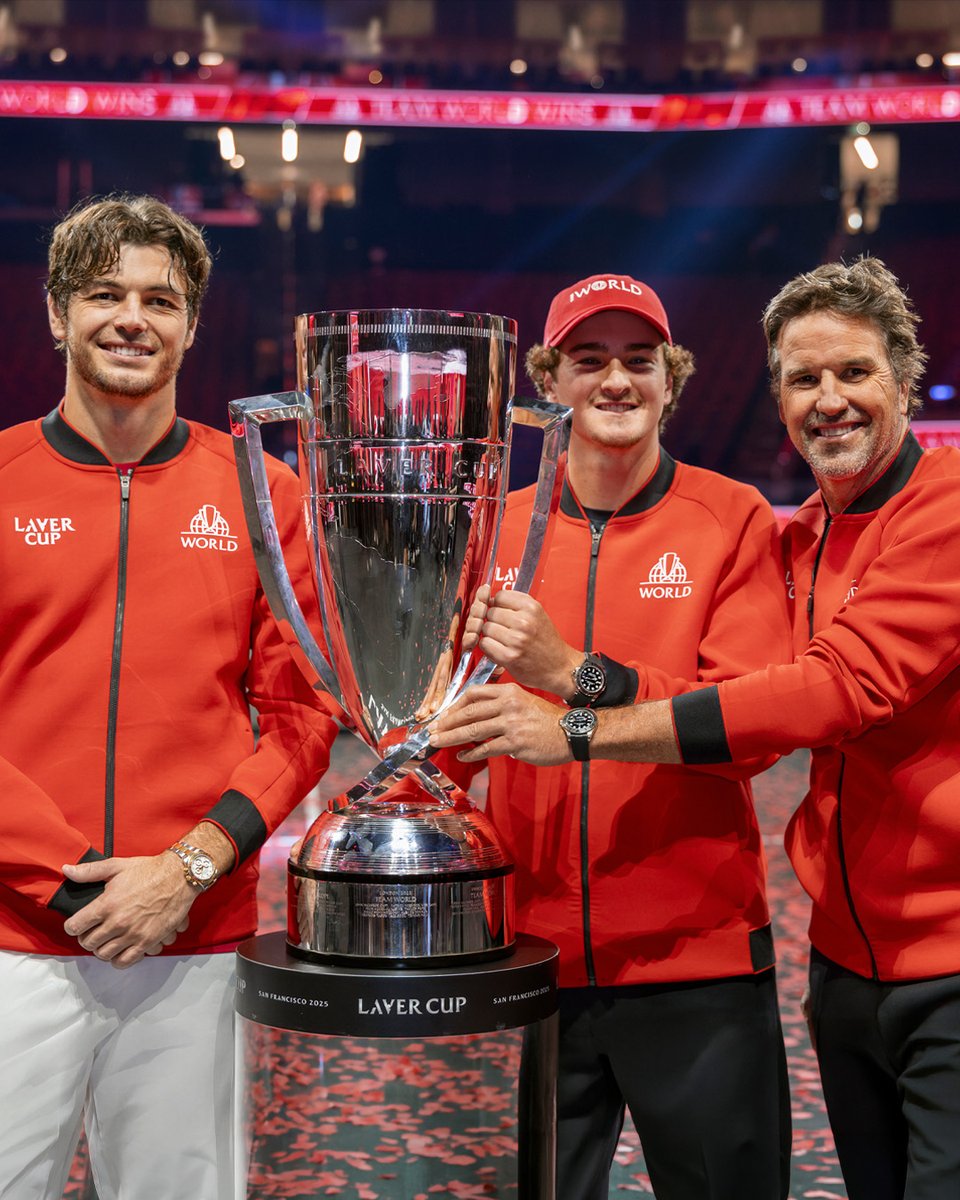 ROLEX's tweet photo. At the @LaverCup, a tennis event conceived by Roger Federer, Europe’s leading men face their counterparts from the rest of the world. At this year's edition of the team competition and Rolex partner, Team World defends its title. More on https://t.co/fFxxHQEwsb #Reachforthecrown https://t.co/TYyAT5Z1JU