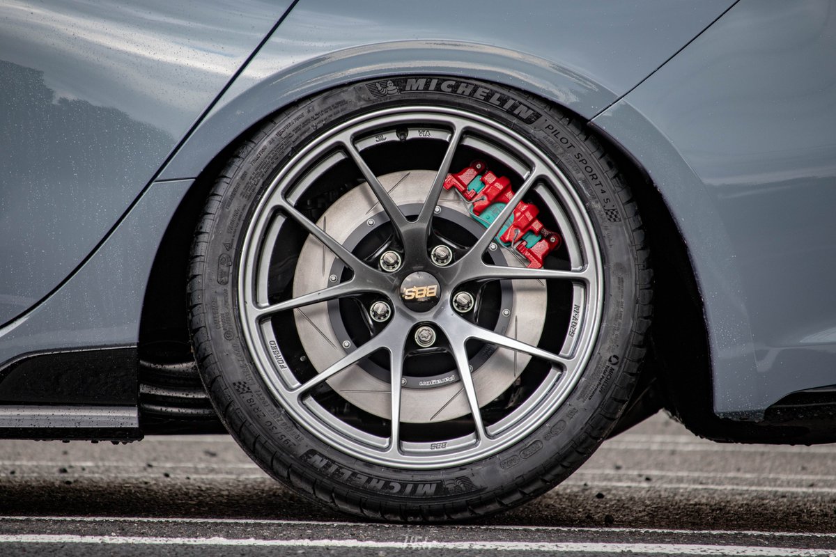 progressive_cv3's tweet photo. ﾆｭｰﾏｼﾝ完成🔥
〇BBS RI-A 029 18x10.5j +37
〇Michelin Pilotsport 4S 295/30r18
〇Paragon Big Rotor kit 350mm
〇T-DEMAND PRO-DAMPER
〇J's Racing リアアッパーアーム

引っ張り無しのベスト車高が分からんので全切りできるギリギリを狙ってみました🙄
とりあえず見た目良くなって満足😏 https://t.co/n1Q2sXKQa5