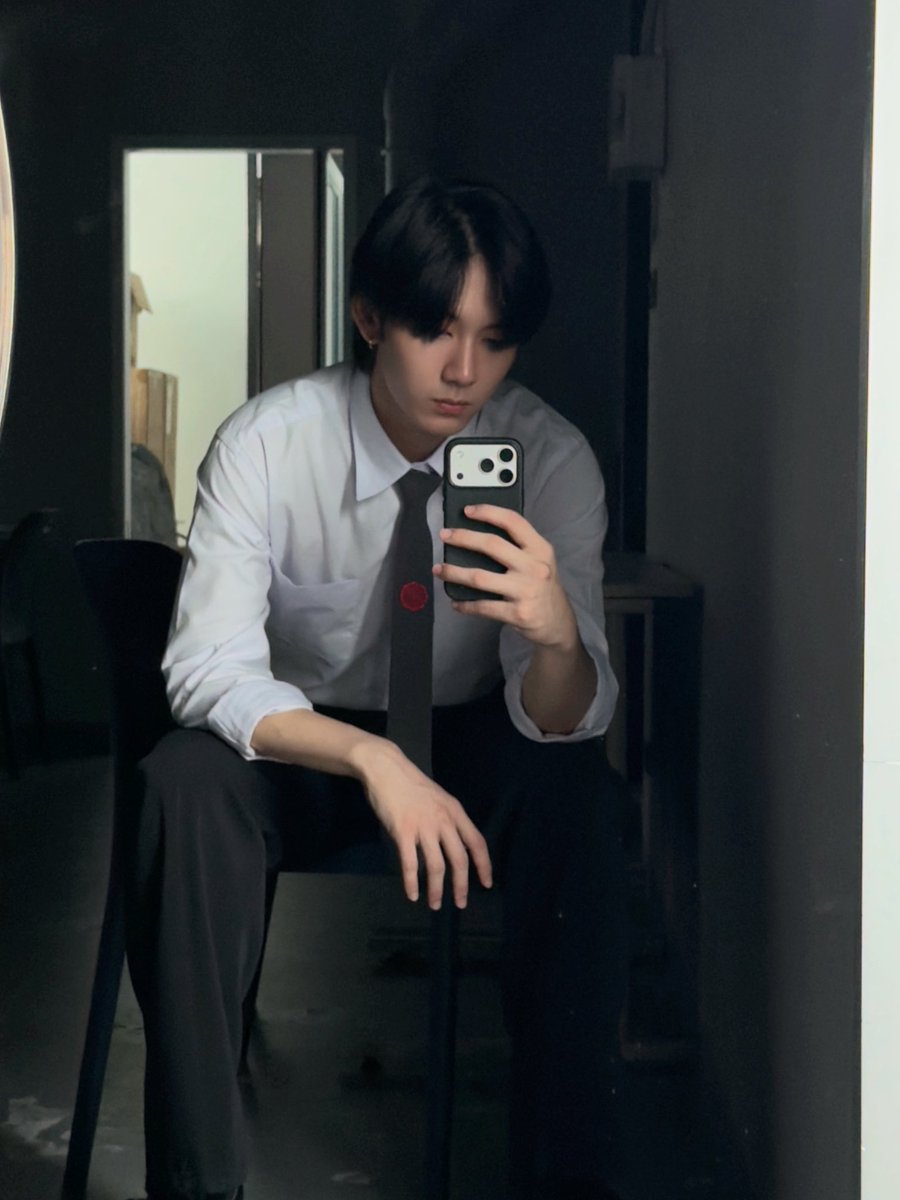 aton_tnk's tweet photo. นานๆทีใส่เต็มยศนะฮะ #aton_tnk https://t.co/kpCdwyJitm