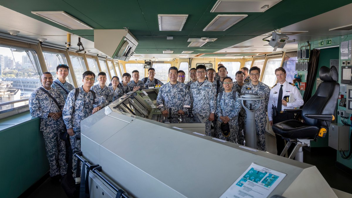 DefenceAust's tweet photo. 📍 Sydney, NSW

Put the @Australian_Navy with the Republic of Singapore Navy and what do you get? Exercise Singaroo! 🇦🇺 🇸🇬

The bilateral exercise brings together Australian and Singaporean officers and sailors in a desktop wargaming environment to plan and respond to a complex regional security scenario, strengthening combined command and control, operational planning and decision-making skills.

#YourADF #AusNavy @mindefsg