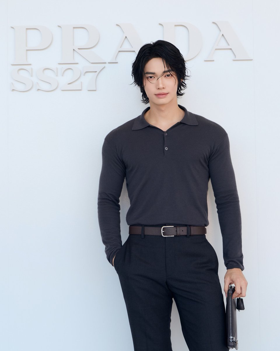 pangmak2026's tweet photo. ปังมาก!
ลุคหล่อ เนี้ยบ คลาสสิกสุดปัง! "วิน เมธาวิน" หล่อสะกดทุกสายตา ปรากฏตัวร่วมชม Prada SS27

ภาพ : @winmetawin
WIN DEFINES PRADA SS27

#PRADASS27xWIN
#PRADAxWIN
#winmetawin
#PRADASS27
#PRADA https://t.co/OOTepqo7yx