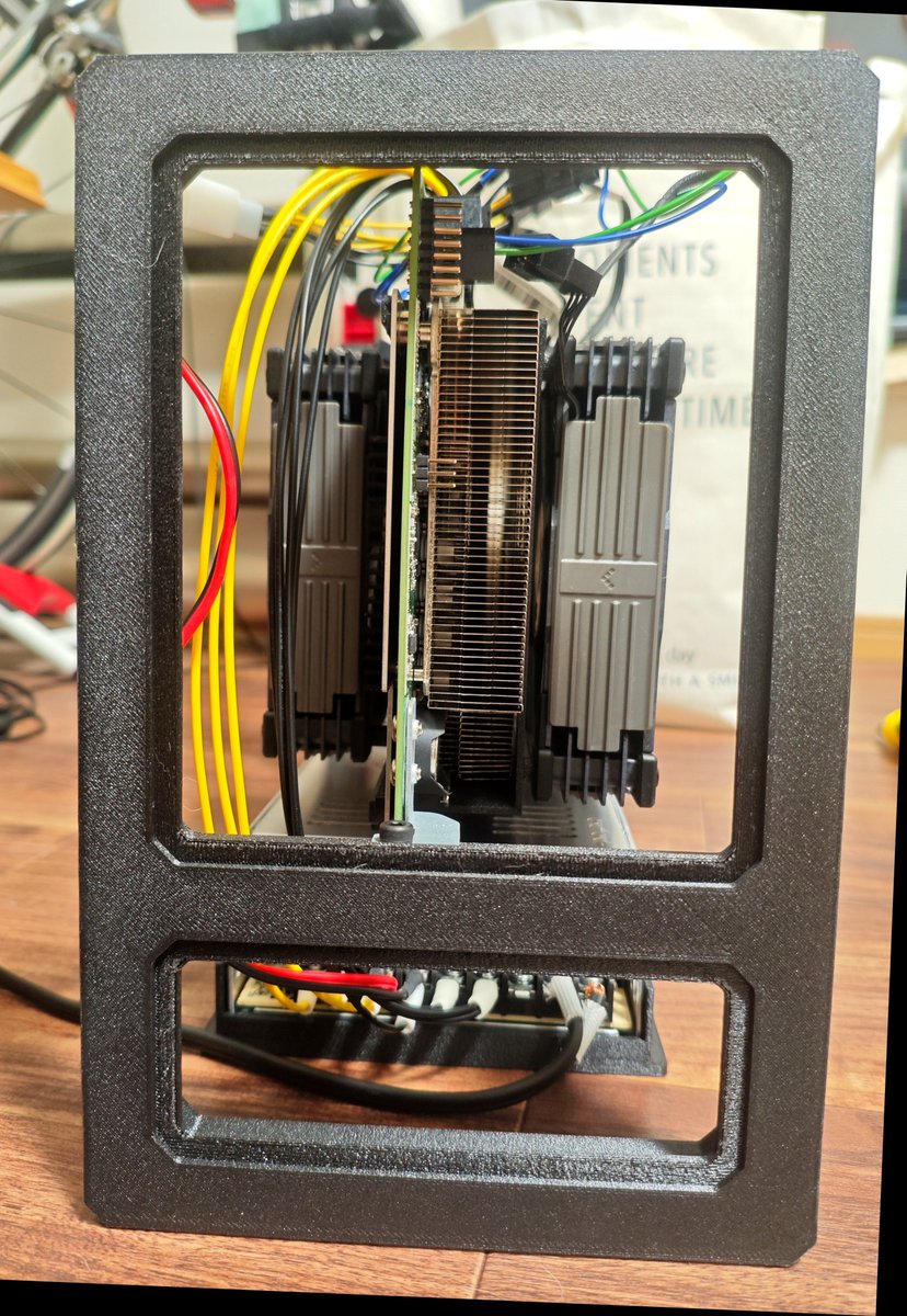 day206s16's tweet photo. AMD BC-250ケース作成中

前面側のフレームもプリント完了
ようやく本体が自立

後は電源を下側に固定する横のフレームと周りを覆うパネルを分割してプリント(3Dプリンターの印刷寸法超える為) https://t.co/7Dkecznila