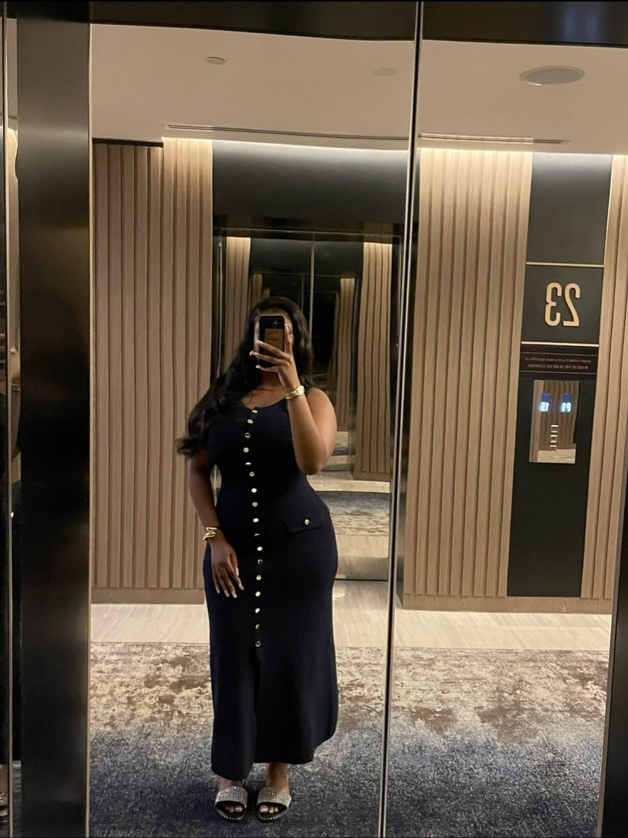 TemiCravee's tweet photo. Look at that body ouuu🥵😝😝 #BBNaija Temi Nkem https://t.co/D7tgE8Osor