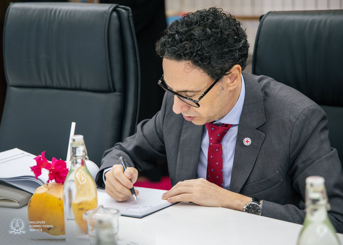 CorrectionsMv's tweet photo. Commissioner of Prisons and Senior Management meets with Mr Alfonso Verdú Pérez, Head of Regional Delegation at International Committee of the Red Cross @ICRC today at MCS Headquarters. The meeting included discussions on mutual cooperation and potential areas of assistance, highlighting the need for capacity-building of MCS officers and staff.
@maldivianrc
