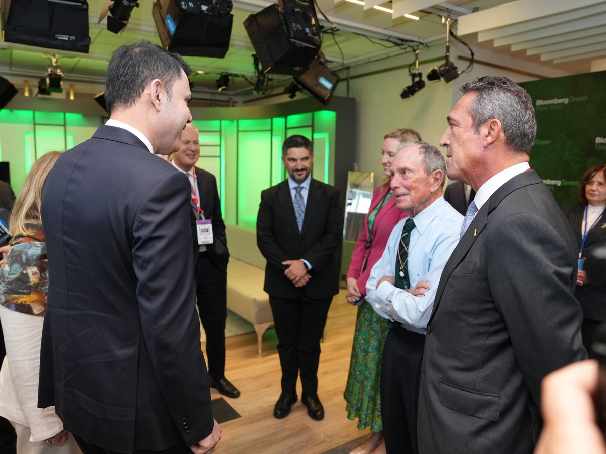 metinaslan37's tweet photo. 📍Bloomberg Genel Merkezi, New York https://t.co/hrFFTjNNw1