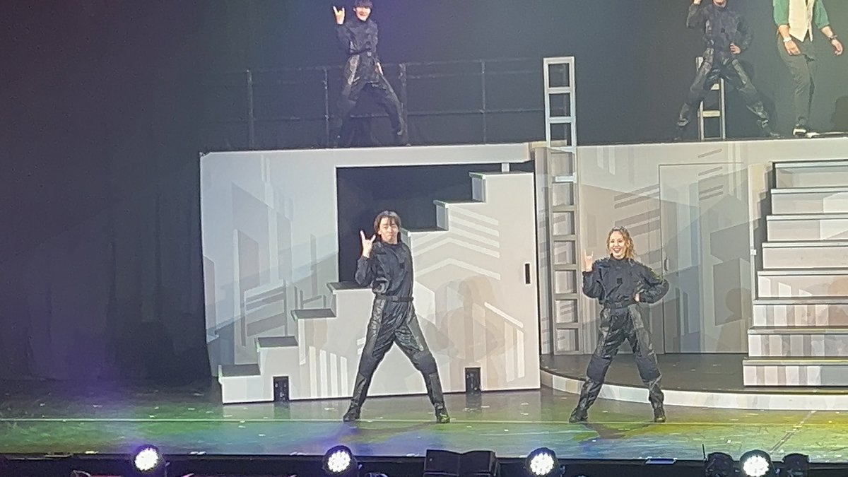 shiseofficial's tweet photo. 「TIGER ＆ BUNNY」THE STAGE
観劇しました！
いつもとは違う観劇スタイルで、お客さん全員で歓声をあげまくり、拍手をしまくり、物語の一部になっていてちょーぜつ楽しかったです！
アニメ履修済みなのでわたくしこれたまりませんでしたね。もう1回見に行きたいくらいの素晴らしい観劇体験でした
パンフレットももちろん購入済
栗ちゃんも最高に頑張ってたし最高に素敵なお芝居をしていました。やっぱり私たちの栗ちゃんはすごいです。
刺激超受けました。私も頑張ります！！
#タイバニ  #tigerbunny #舞台タイバニ