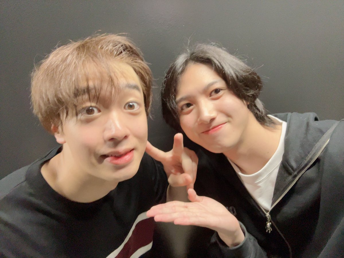 shiseofficial's tweet photo. 「TIGER ＆ BUNNY」THE STAGE
観劇しました！
いつもとは違う観劇スタイルで、お客さん全員で歓声をあげまくり、拍手をしまくり、物語の一部になっていてちょーぜつ楽しかったです！
アニメ履修済みなのでわたくしこれたまりませんでしたね。もう1回見に行きたいくらいの素晴らしい観劇体験でした
パンフレットももちろん購入済
栗ちゃんも最高に頑張ってたし最高に素敵なお芝居をしていました。やっぱり私たちの栗ちゃんはすごいです。
刺激超受けました。私も頑張ります！！
#タイバニ  #tigerbunny #舞台タイバニ