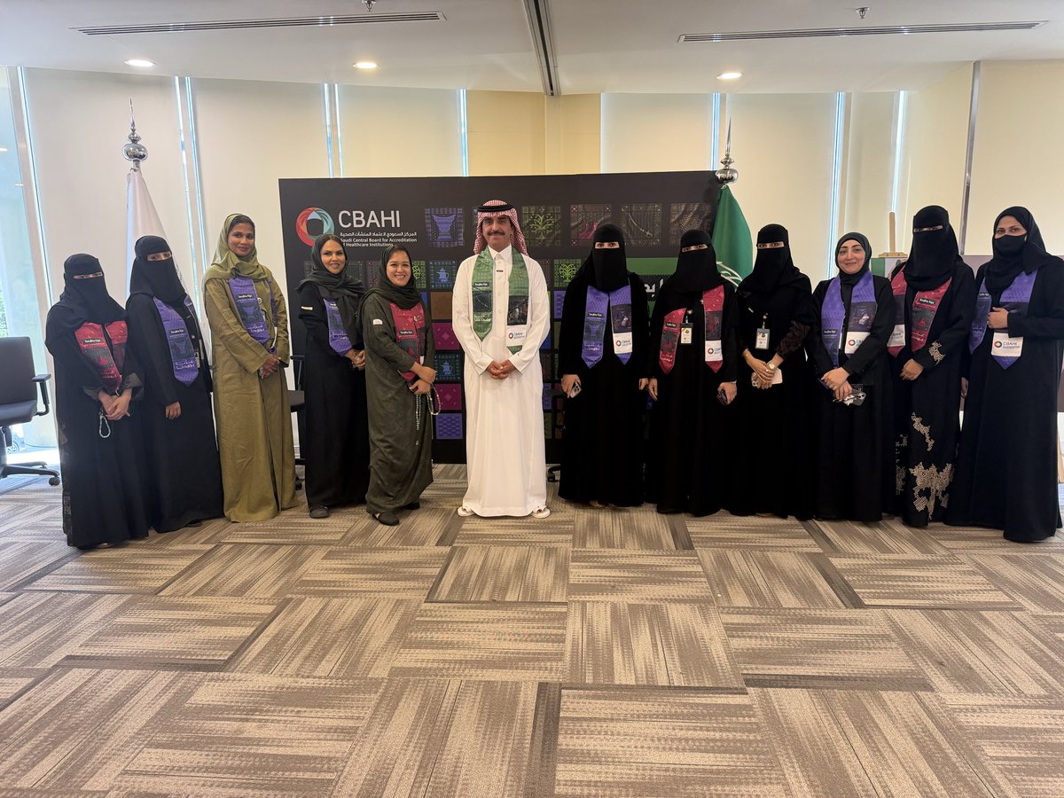Cbahi_SA's tweet photo. احتفى منسوبو المركز السعودي لاعتماد المنشآت الصحية بذكرى #اليوم_الوطني_السعودي بحضور مدير عام المركز د. سالم بن عبدالله الوهابي، بمقر المركز في مدينة الرياض. 

#عزنا_بطبعنا 
#سباهي https://t.co/Zt8OnRrniw
